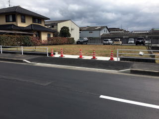 水路に橋を架ける工事例